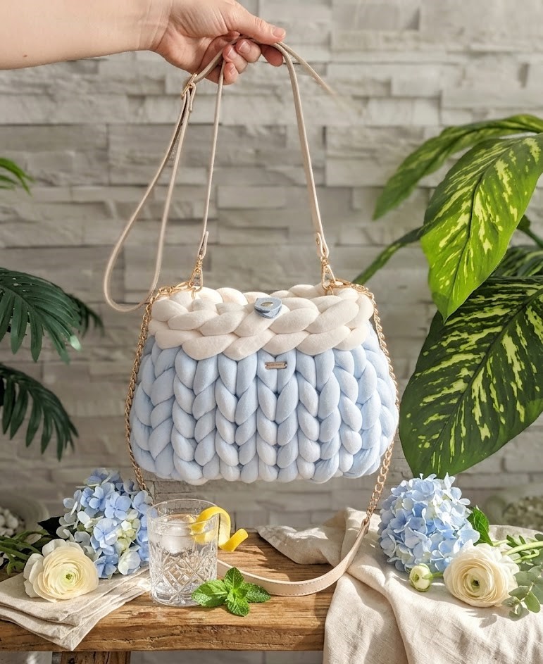 ##The Azur – Sky Blue & Cream Velvet Bag##